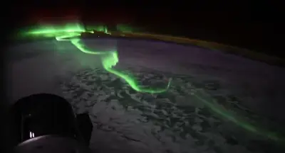 Astronauta Jessica Meir capta aurora austral desde el espacio