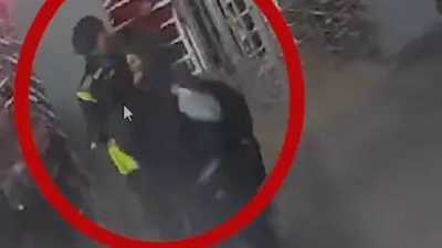 Casco salva a vigilante de TransMilenio atacado con martillo por colado
