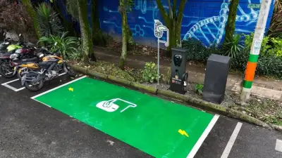 Envigado lanza primera red pública de carga para vehículos eléctricos en Colombia