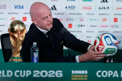 Infantino regaña a portavoz por saludo frío en presentación del Mundial 2026