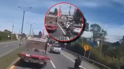 Motociclista sobrevive milagrosamente tras caer en plena vía Medellín-Bogotá