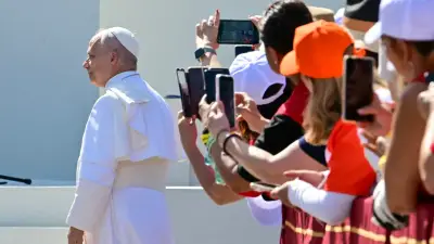 Papa León XIV llega a Tenerife en su viaje a España con foco en inmigración