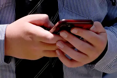 Redes sociales exponen a niños a contenido dañino en América Latina