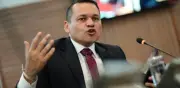Alejandro Ocampo niega existencia de auto que suspenda a Petro