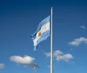 Argentina supera meta anual de compras de dólares gracias a cosecha récord y boom energético