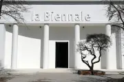 Artistas amenazan con demandar a la Bienal de Venecia por premios