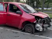 Atacan con papa bomba a carro con niña y adulta en Cali