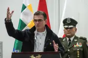 Bolivia: Paz promulga ley para usar militares en protestas