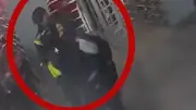 Casco salva a vigilante de TransMilenio atacado con martillo por colado
