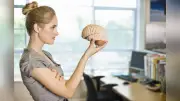 Cerebro se adapta a interrupciones: cómo afecta la concentración