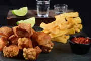 Chicharrón crujiente con pimentón y cebolla: receta fácil