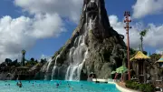 Cómo vencer el calor en Universal Orlando: guía para disfrutar Volcano Bay