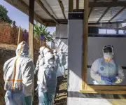 Congo reabre aeropuerto clave en zona de ébola mientras brote muestra señales de mejora