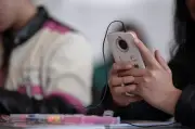 El iPhone y la caída de la natalidad: estudios revelan posible vínculo