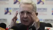 Fiscalía cita a indagatoria a Álvaro Uribe por masacres y homicidio