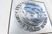 FMI alerta que alza del petróleo por guerra en Irán aviva inflación global
