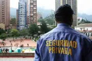Gremios de vigilancia denuncian riesgo de 400.000 empleos por decisiones del Gobierno