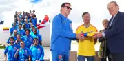 Gustavo Petro entregó bandera y sombrero vueltiao a la Selección Colombia
