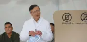 Gustavo Petro vota y niega buscar reelección en elecciones 2026