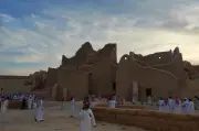 Hallan tesoro de joyas de oro de 1.100 años en Arabia Saudita