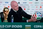 Infantino regaña a portavoz por saludo frío en presentación del Mundial 2026