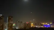 Irán ataca Kuwait: defensas aéreas interceptan misiles y drones en nueva escalada