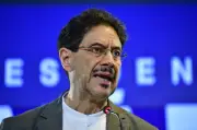 Iván Cepeda reinventa su estrategia digital para remontar en segunda vuelta