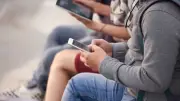 Malasia prohíbe redes sociales a menores de 16 años con multas millonarias