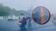 Motociclista en Tailandia es alcanzado por un rayo y sufre grave accidente