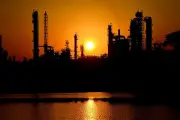 OPEP+ aumenta producción de petróleo en 188.000 barriles diarios para julio