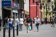 Opositores venezolanos retornan al país bajo Ley de Amnistía de Delcy Rodríguez