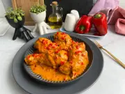 Pollo en salsa cremosa de pimentón: receta fácil y rápida