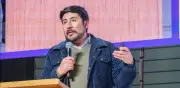 Renuncia viceministro TIC Andrés López por comentarios en grupos oficialistas