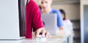 Salario mínimo alto limita creación de empleo privado: expertos