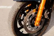 Señales de fallo en la suspensión de la moto que no debes ignorar