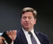 Trump nomina a Jay Clayton como nuevo director de inteligencia nacional