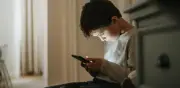 Uso de pantallas en niños según edad: guía científica para padres