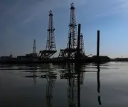 Venezuela exige a petroleras generar su propia electricidad ante apagones