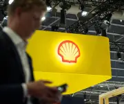 Venezuela firma acuerdos con Shell para explotar gas en Loran