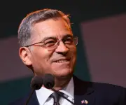 Xavier Becerra avanza hacia la gobernación de California